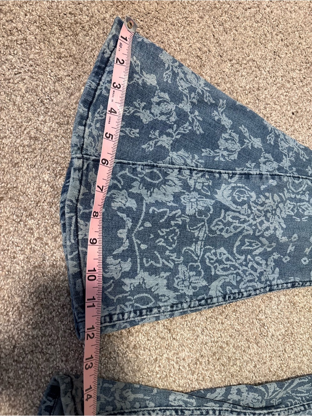We The Free Blue Floral-Pattern Flare Jeans 28x32 - Picture 4 of 8